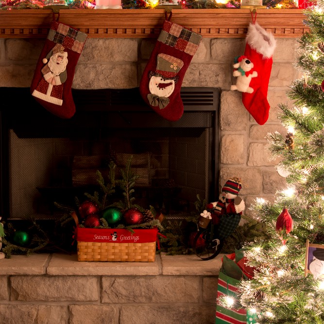 Christmas fireplace decor, lloyd NY, 